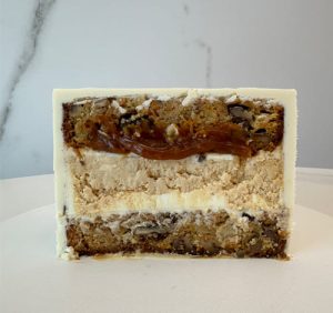 Морквяний з карамельним чизкейком
